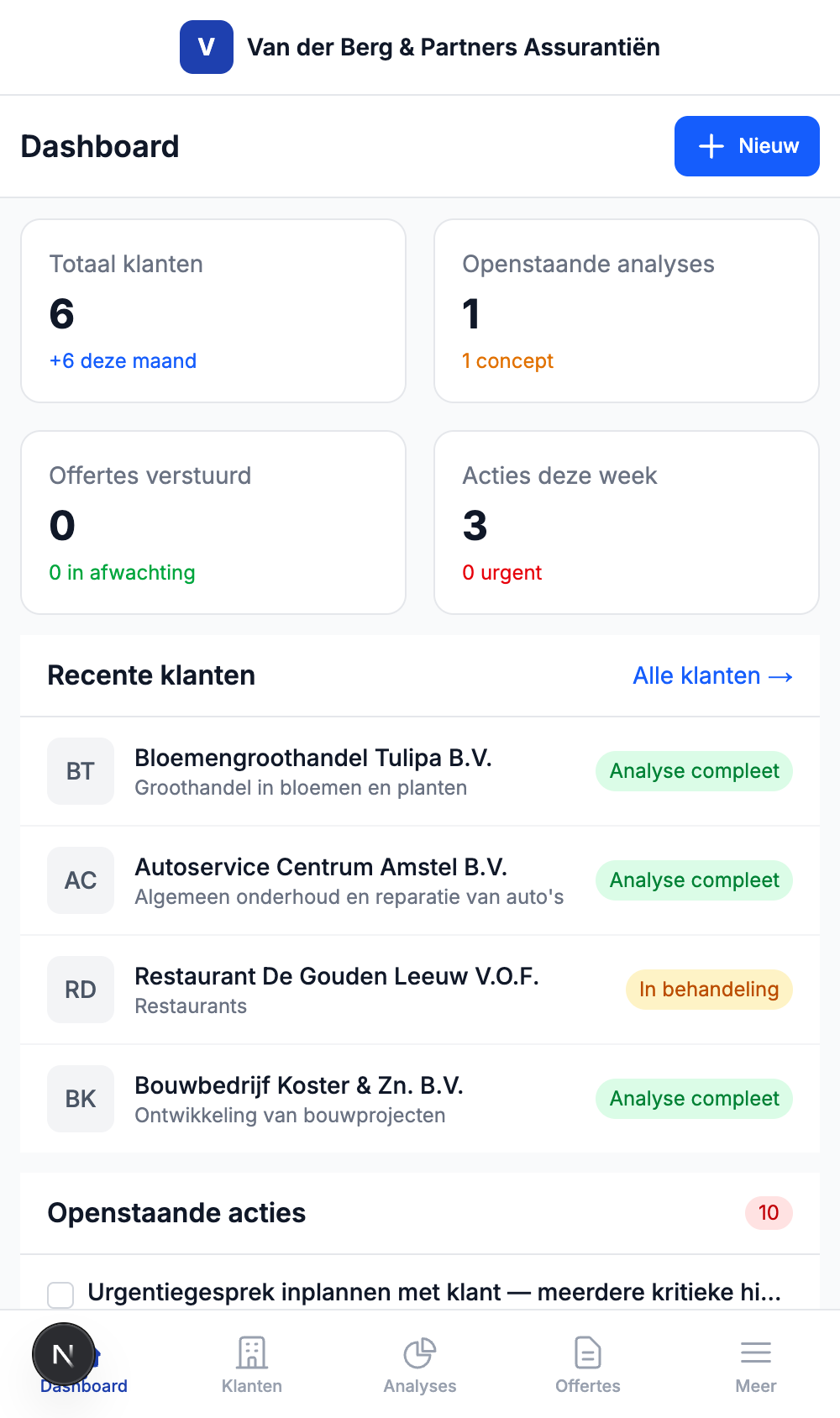 PolisCheck+ op mobiel — dashboard met klantoverzicht